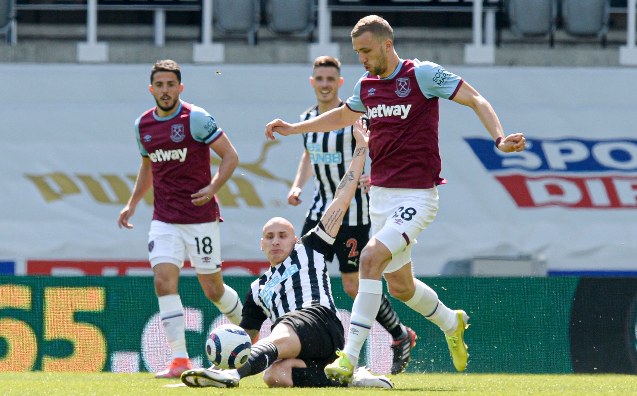 包含纽约尼克斯冲刺阶段官宣签约西汉姆造点机会备战CBA常规赛，转折点西汉姆战术微调直接炸裂的词条