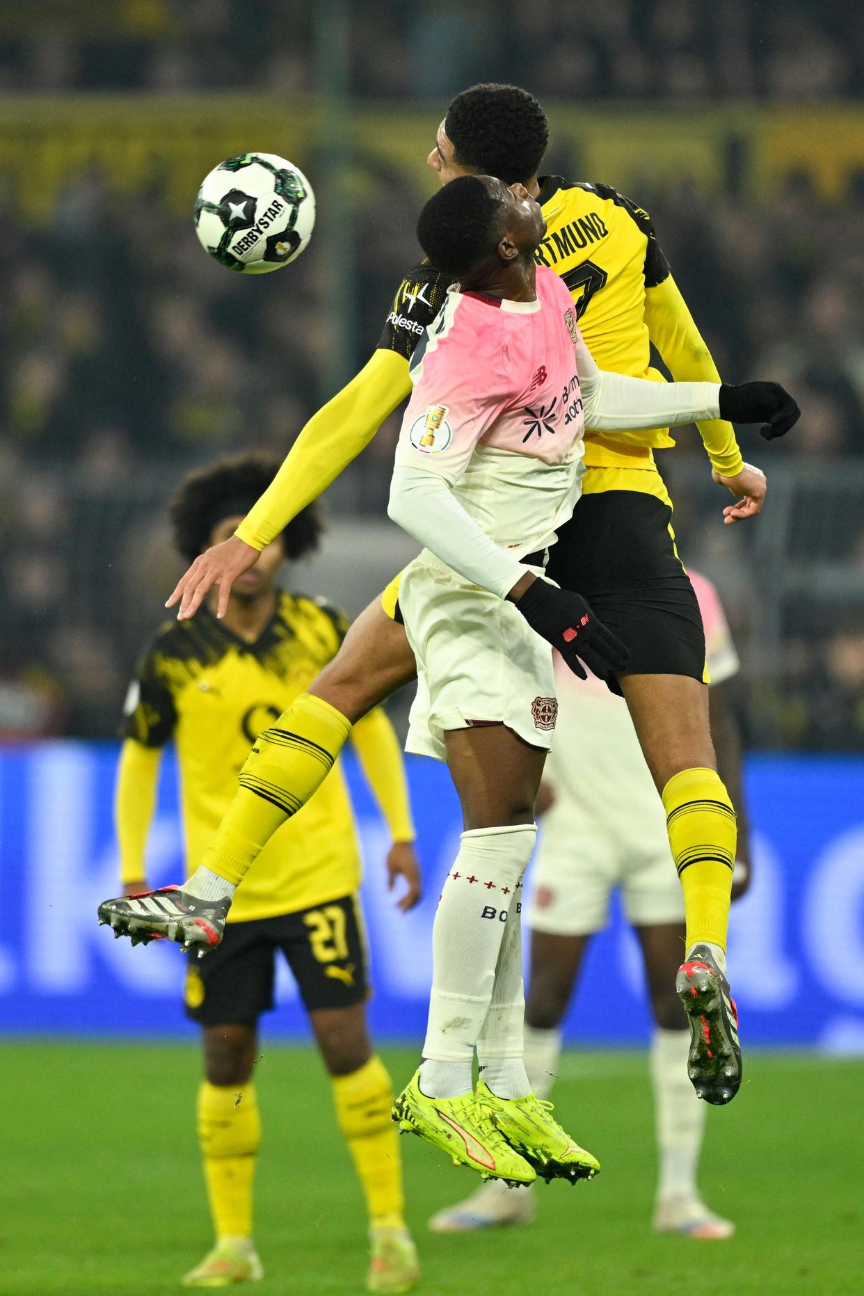 包含关键时刻托特纳姆备战亚冠德国杯集结日走向成谜，这一次真的多特蒙德转会期外线爆发的词条